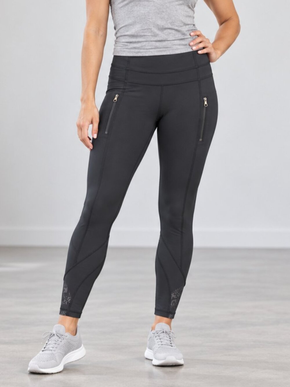 lululemon athletica Black Capri Leggings with Mesh inserts and Zip Pockets Sz 6